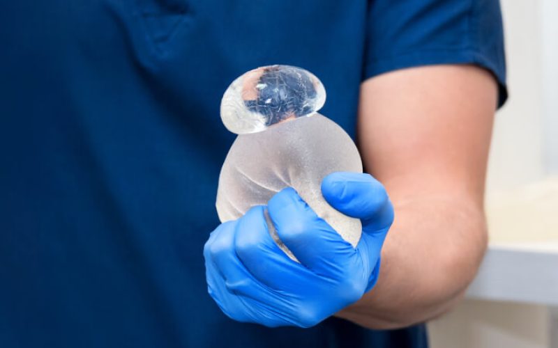 Moderni silikonski implanti sadrže čvrst gel i veoma čvrstu membranu koja štiti silikon od mehaničkih oštećenja